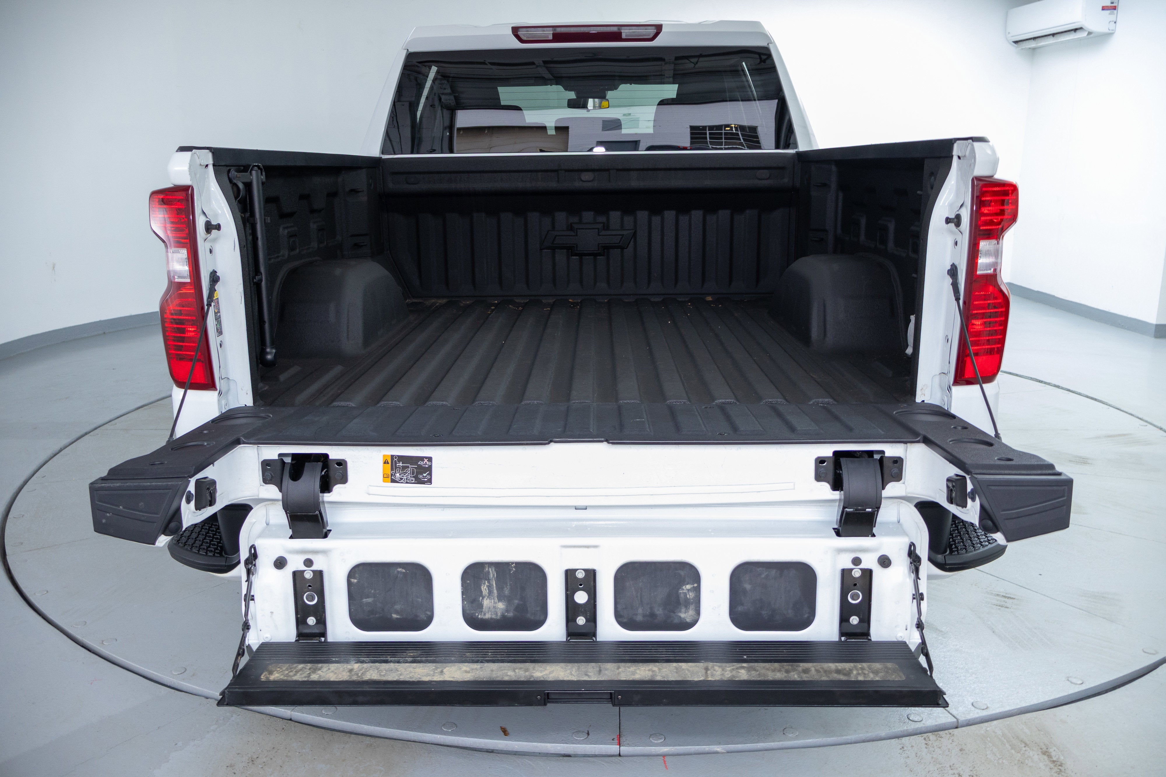 2022 Chevrolet Silverado 1500 4WD Crew Cab Short Bed Custom