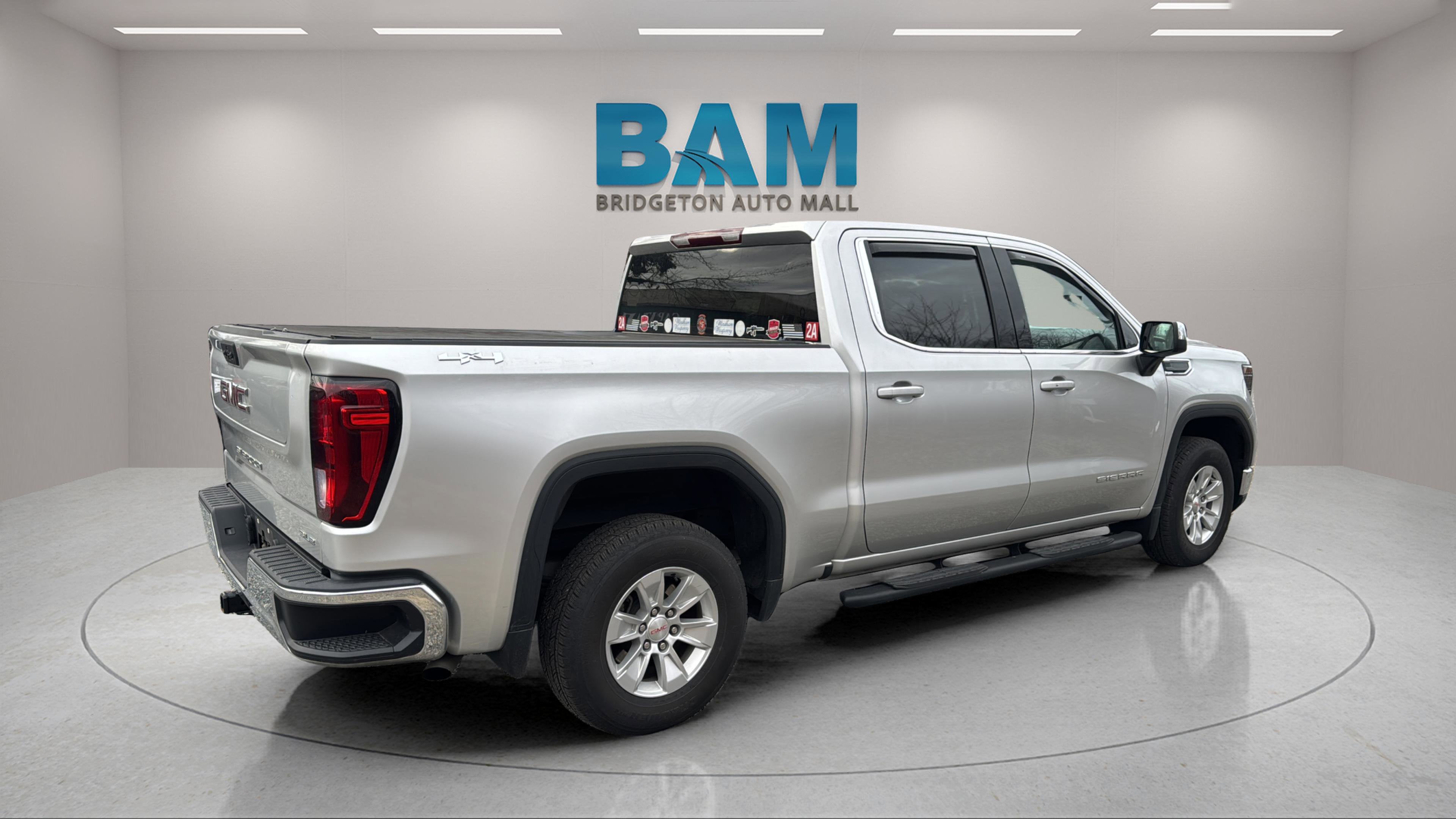 2022 GMC Sierra 1500 4WD Crew Cab Short Box SLE