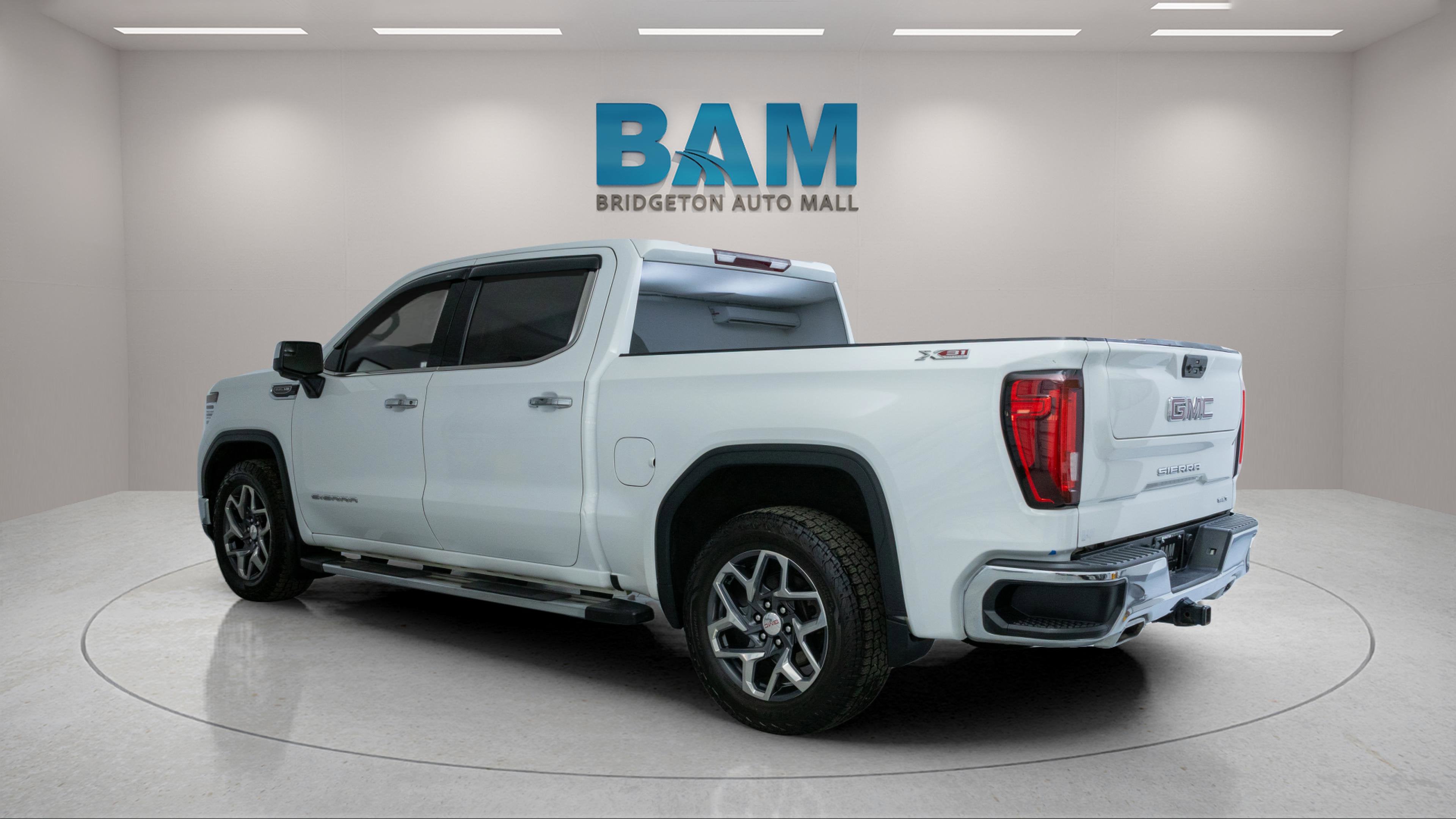 2022 GMC Sierra 1500 4WD Crew Cab Short Box SLT