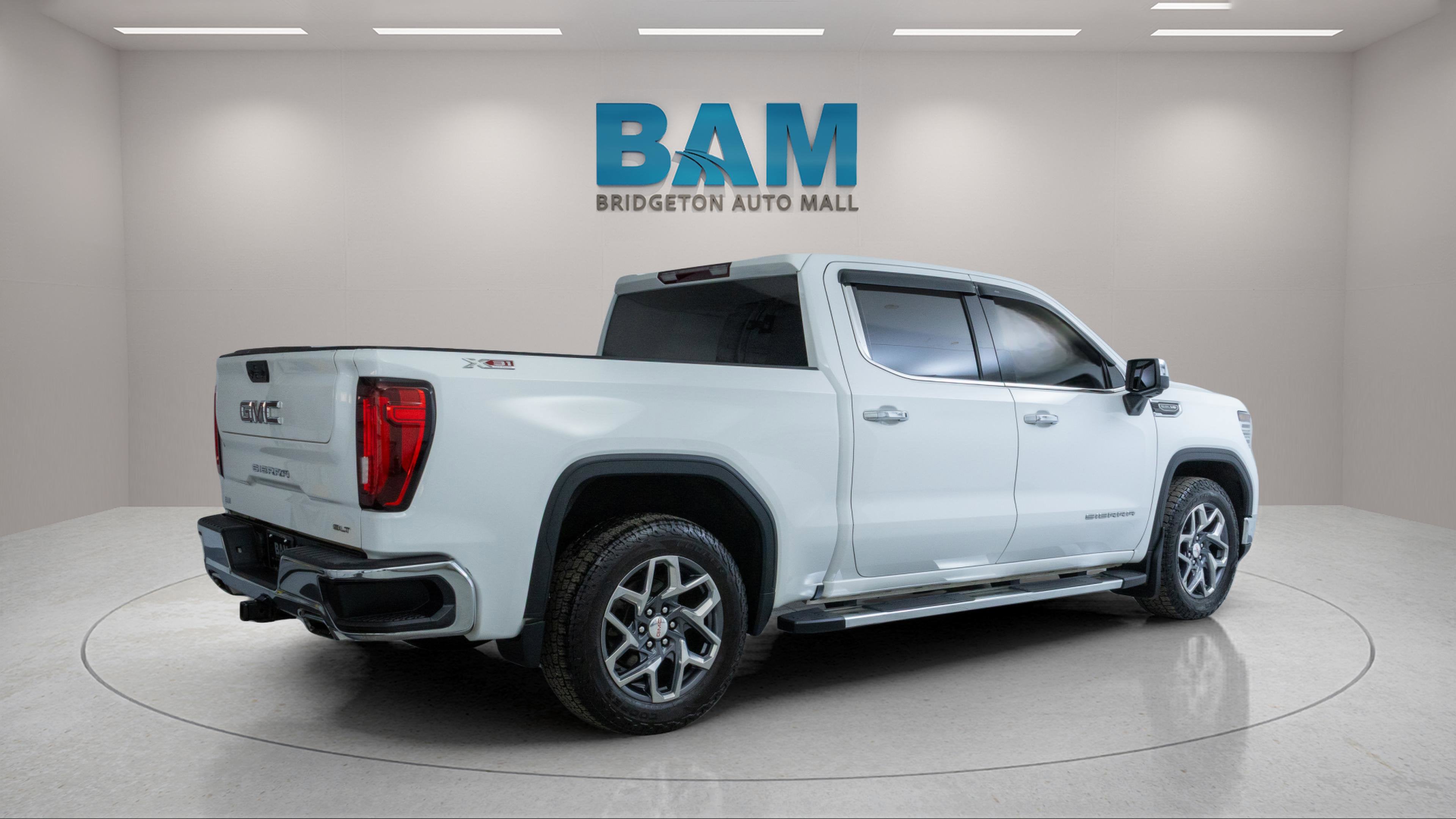 2022 GMC Sierra 1500 4WD Crew Cab Short Box SLT
