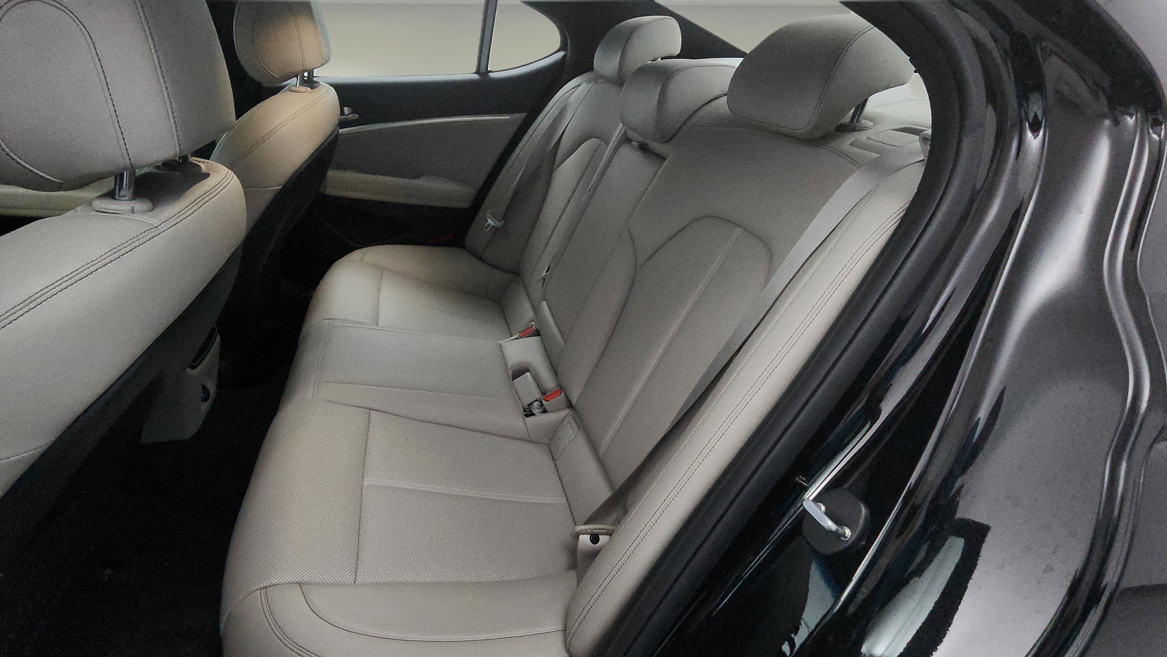 2022 Genesis G70 2.0T AWD