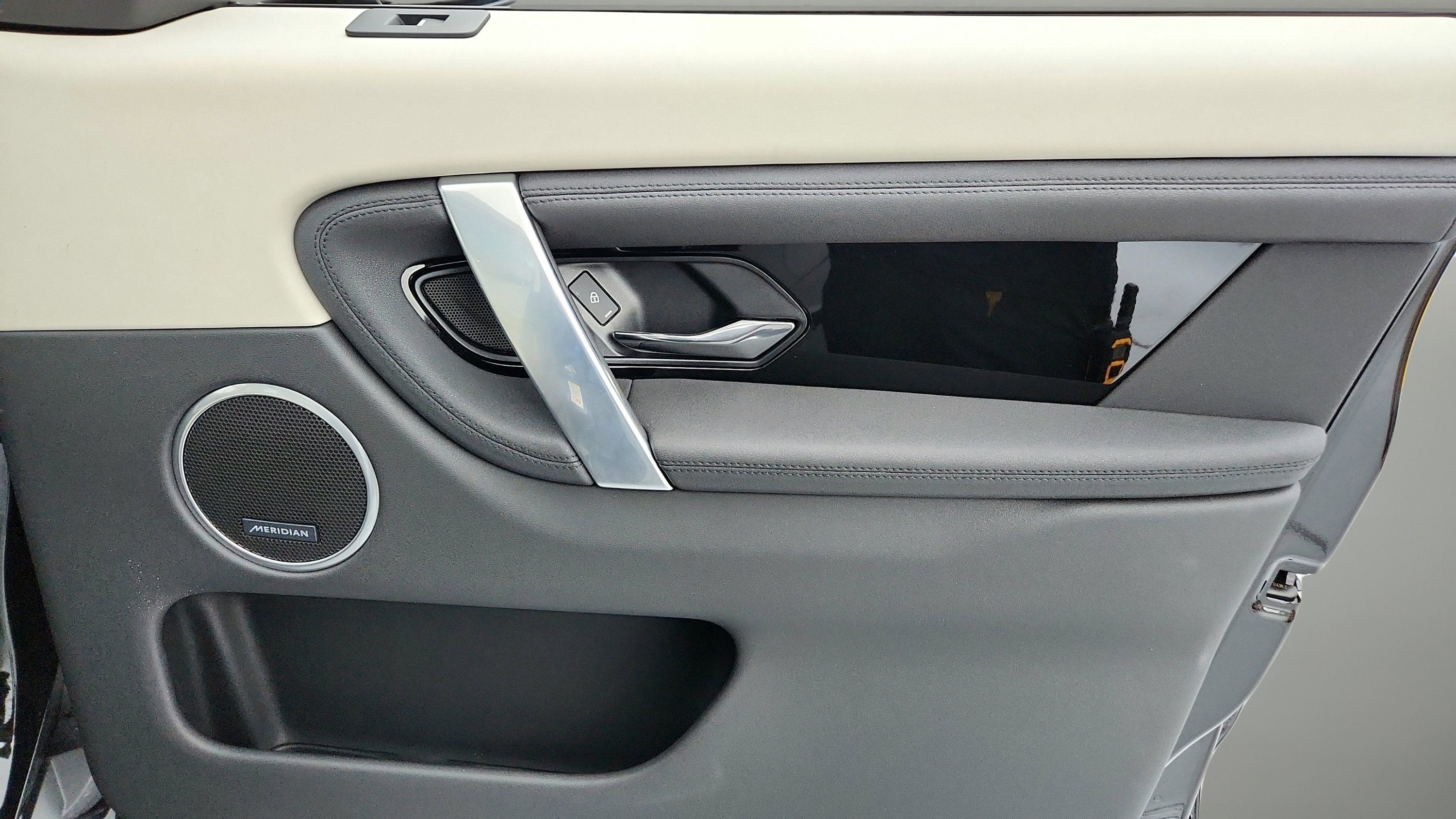 2023 Land Rover Discovery Sport SE