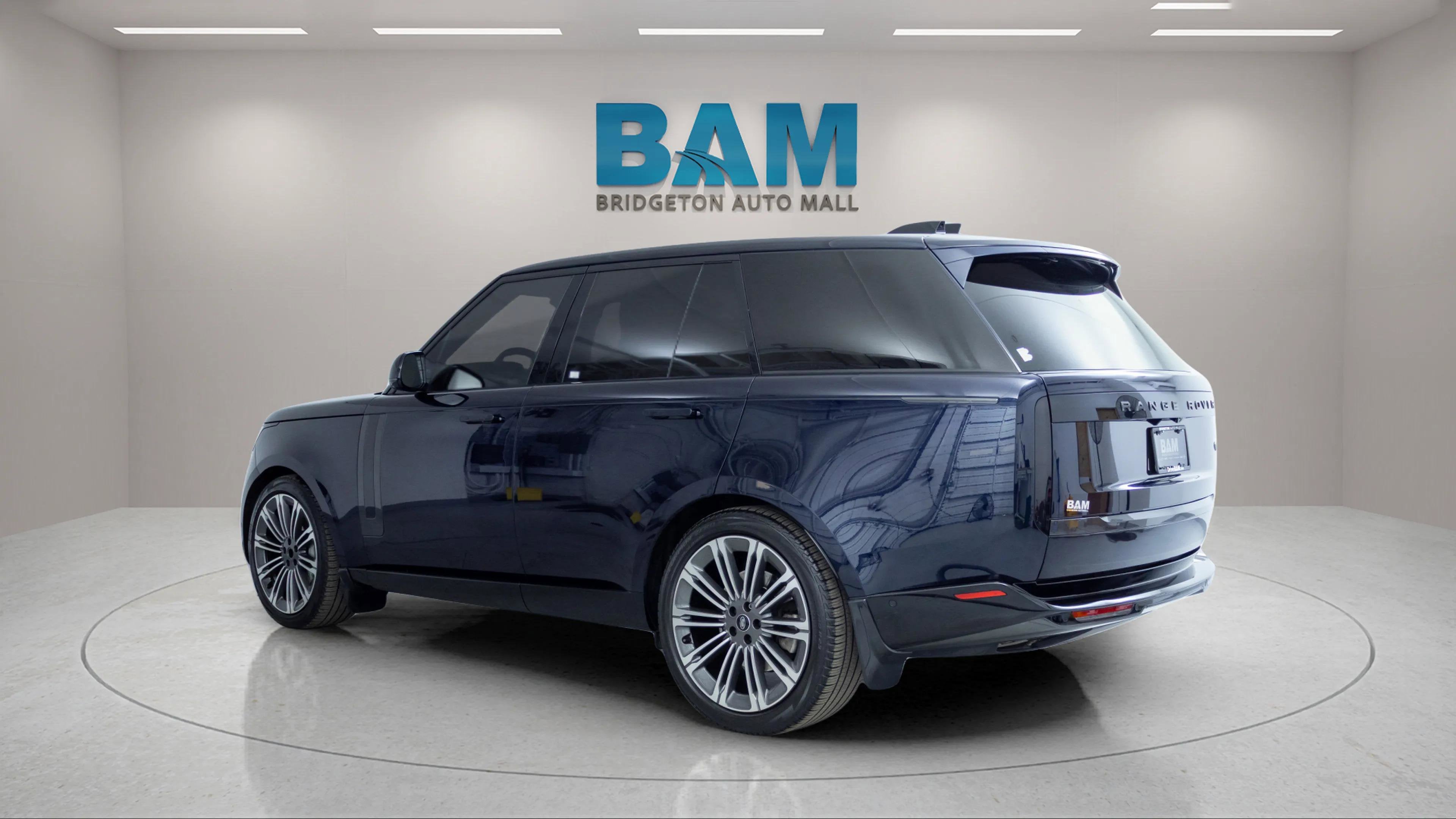 2023 Land Rover Range Rover P530 SE