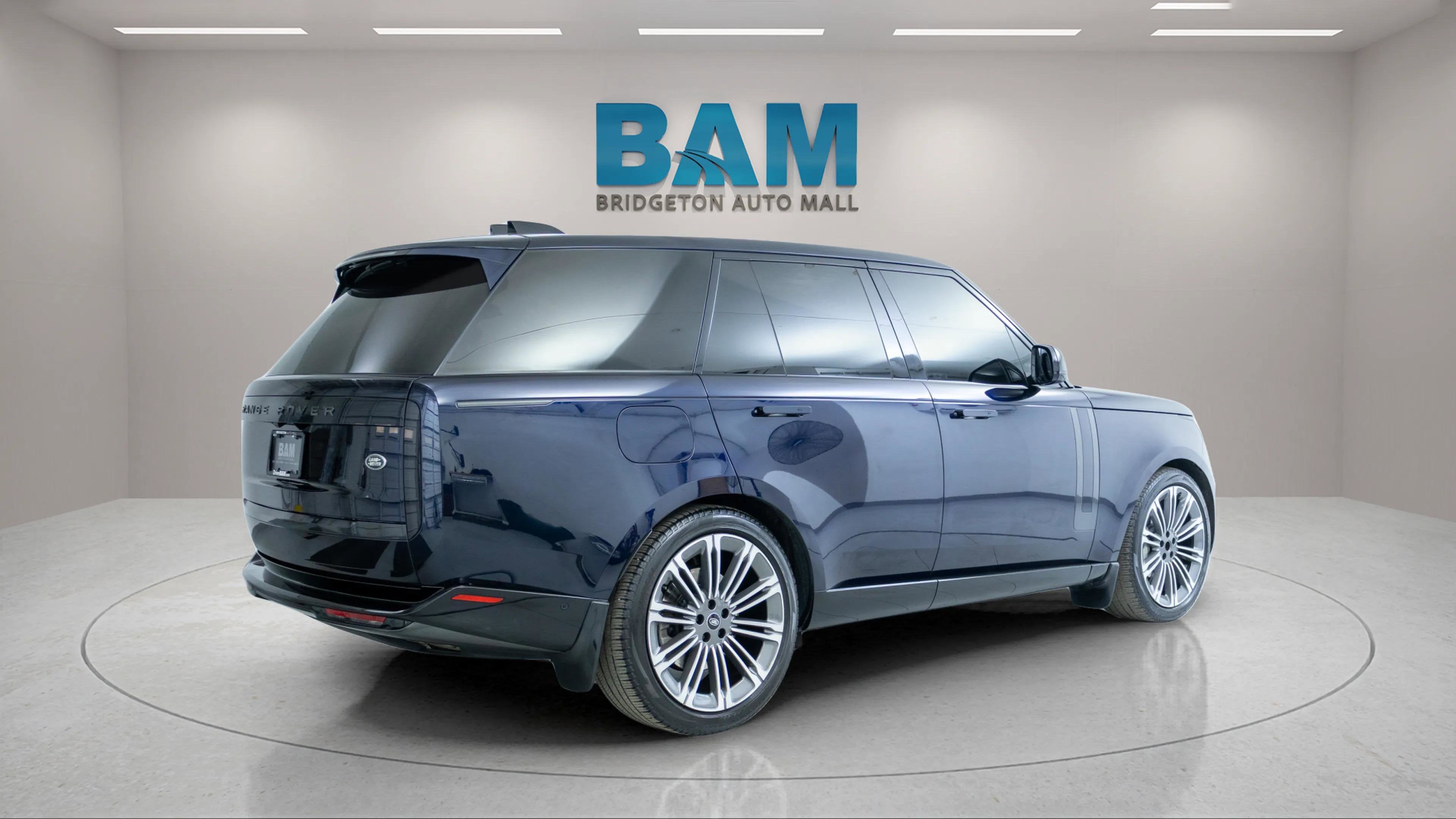 2023 Land Rover Range Rover P530 SE