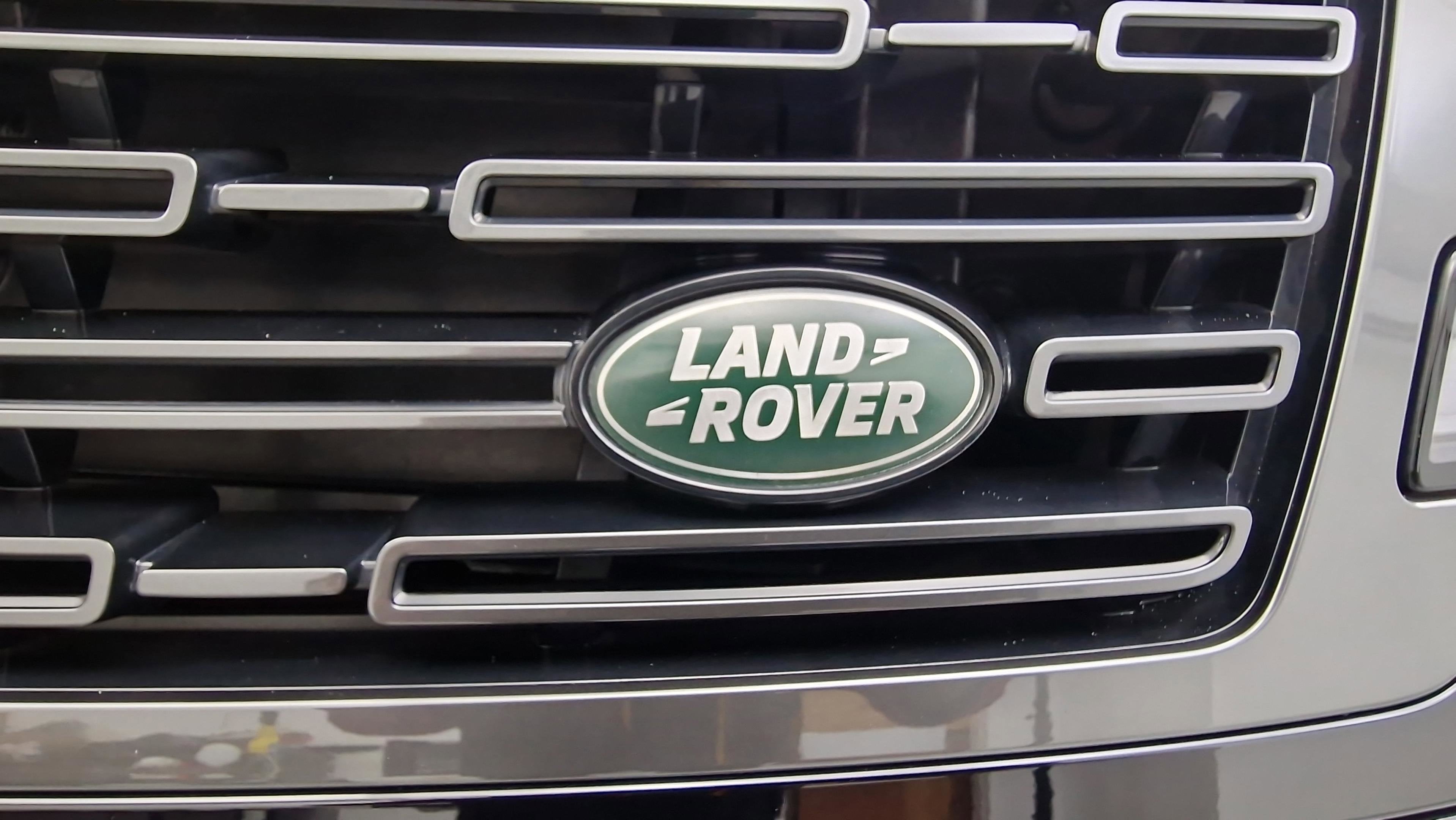 2025 Land Rover Range Rover P550e SE
