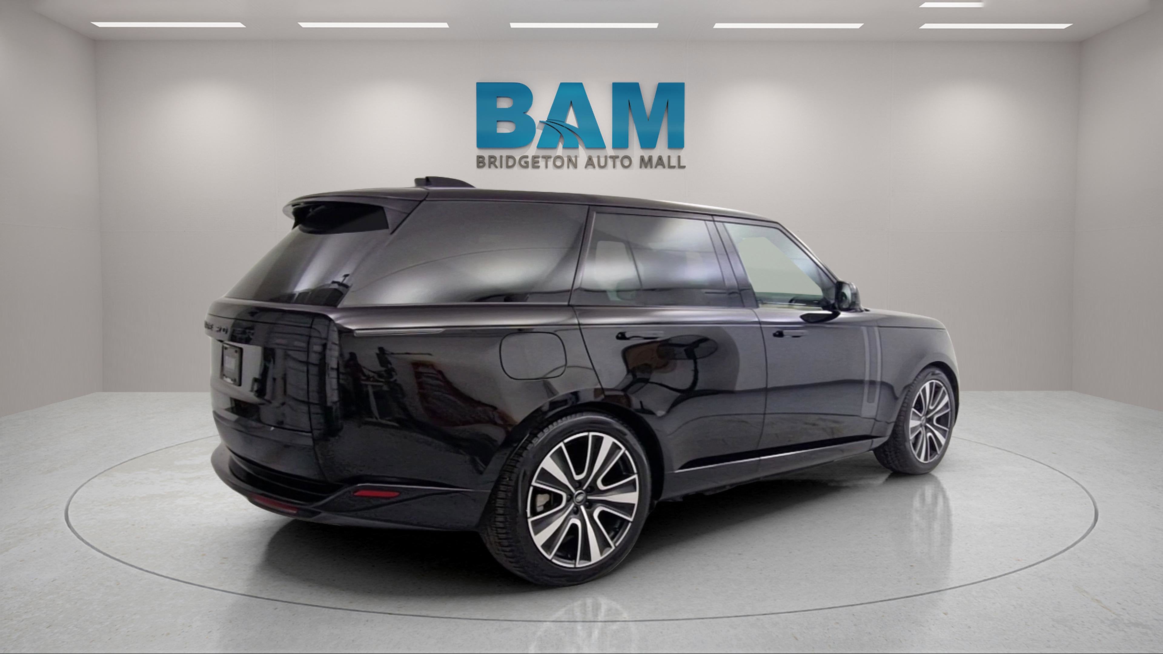 2025 Land Rover Range Rover P550e SE