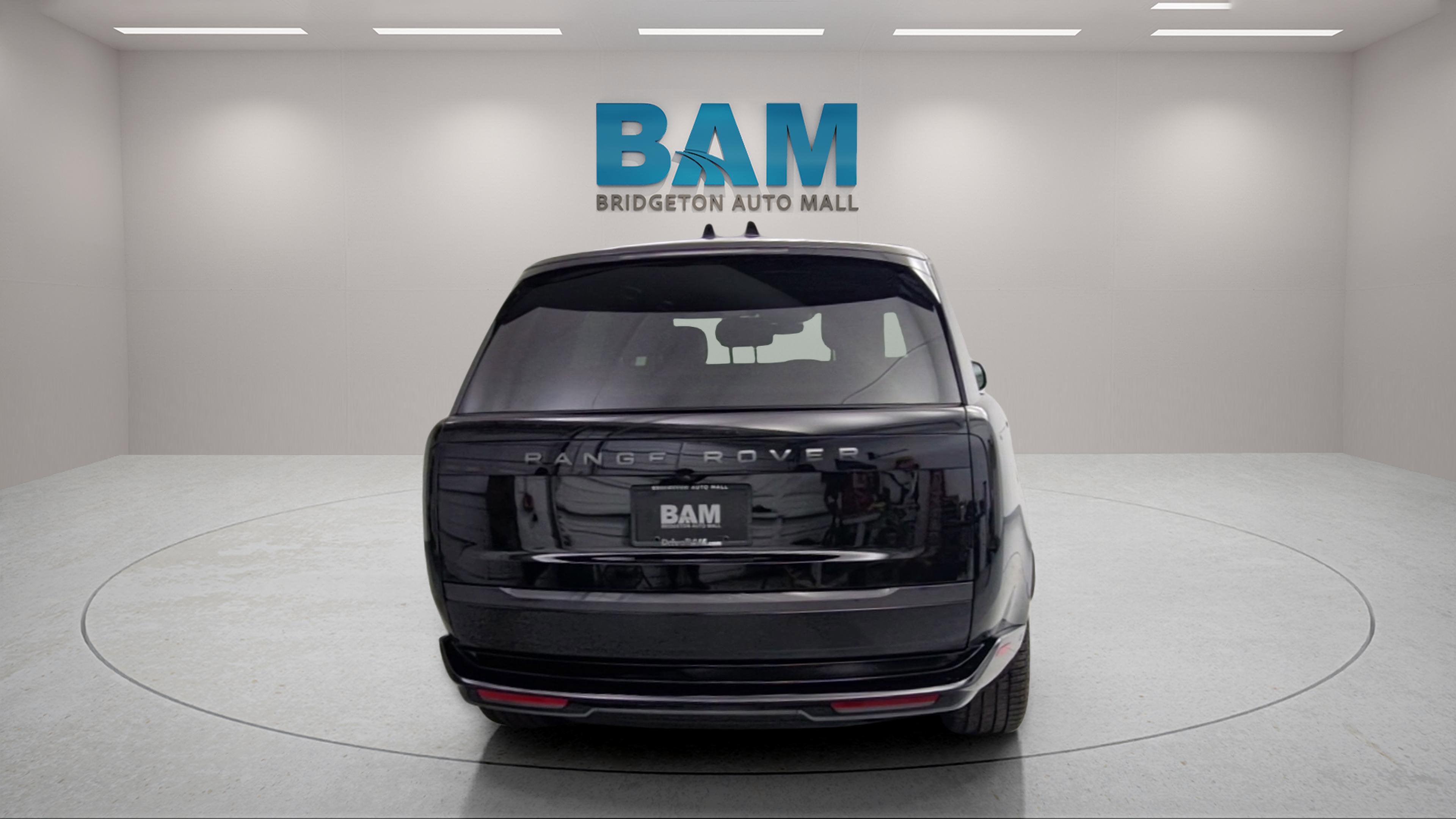 2025 Land Rover Range Rover P550e SE