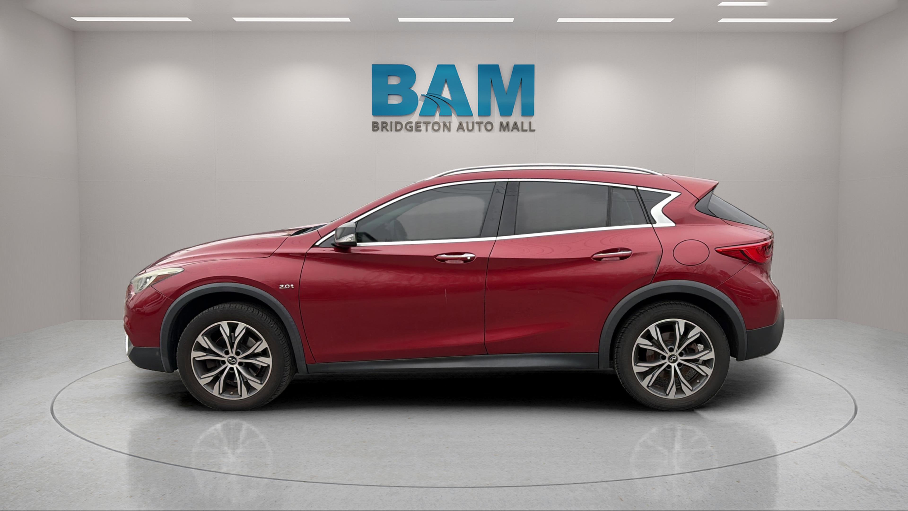 2017 INFINITI QX30 Premium