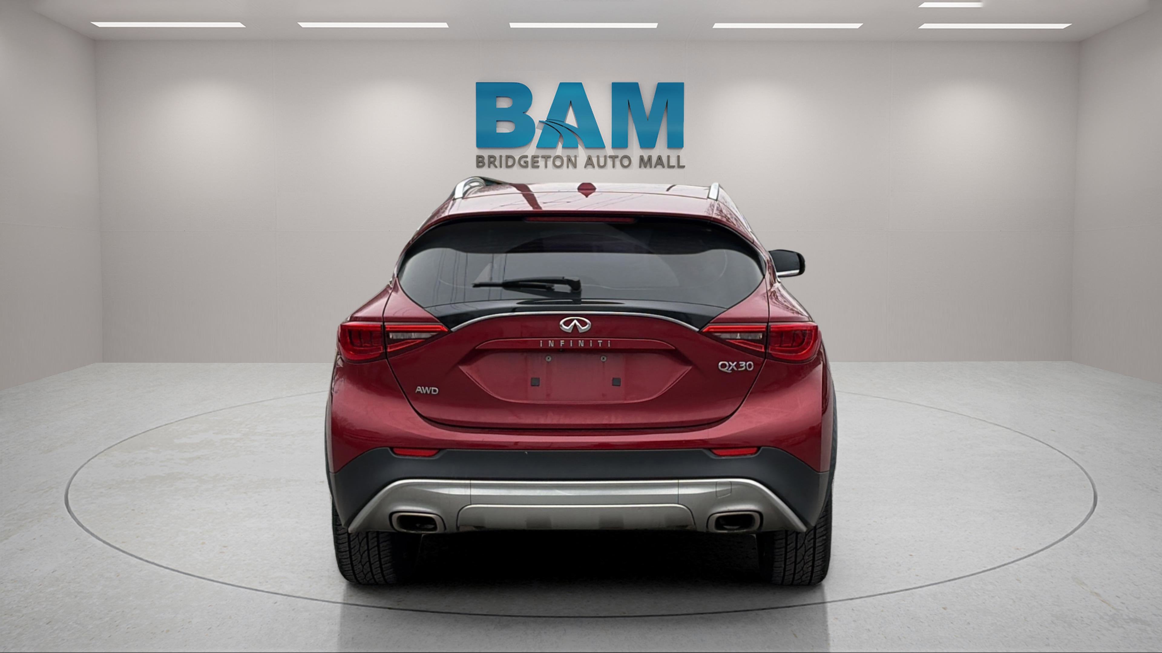 2017 INFINITI QX30 Premium