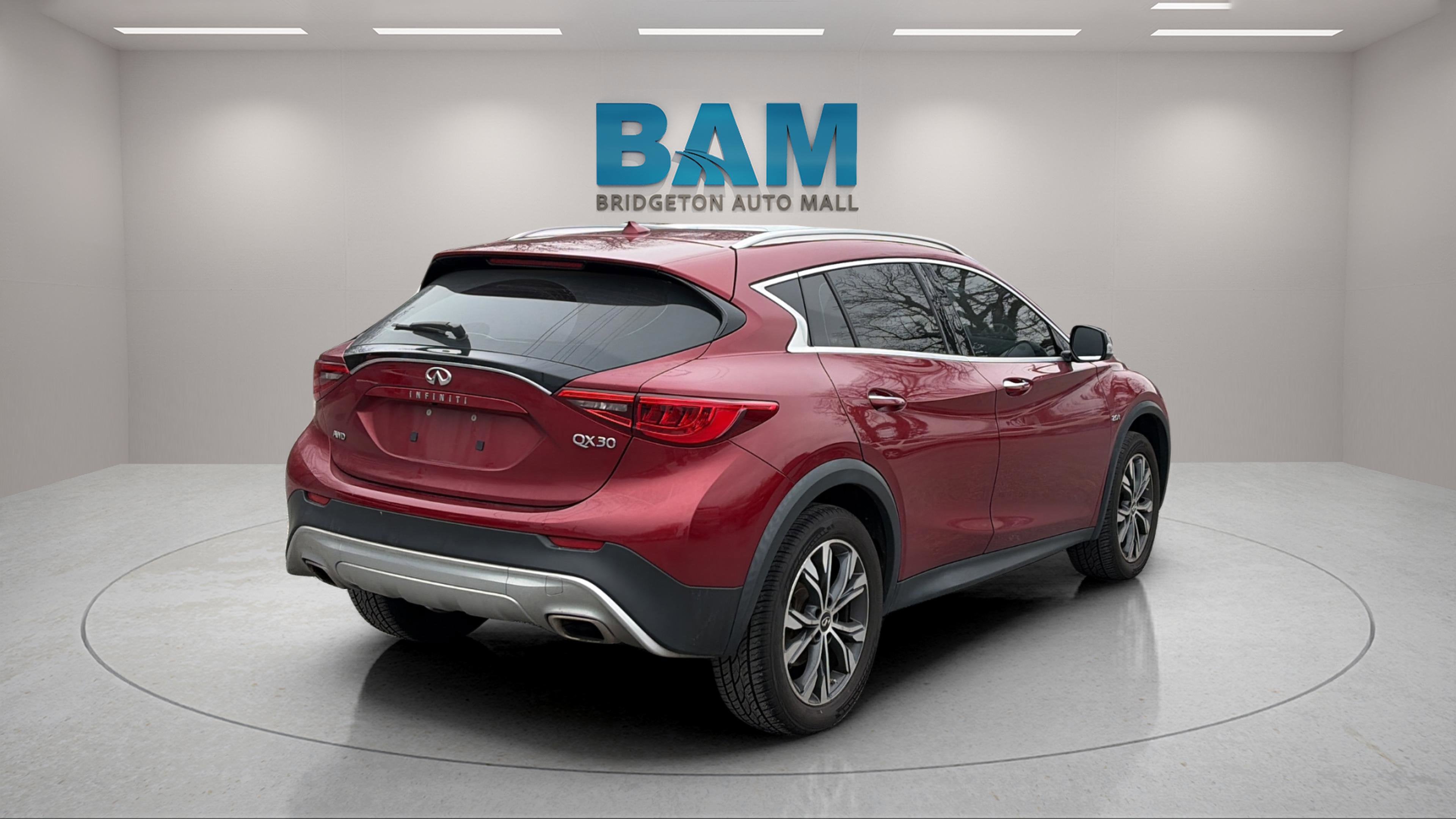 2017 INFINITI QX30 Premium