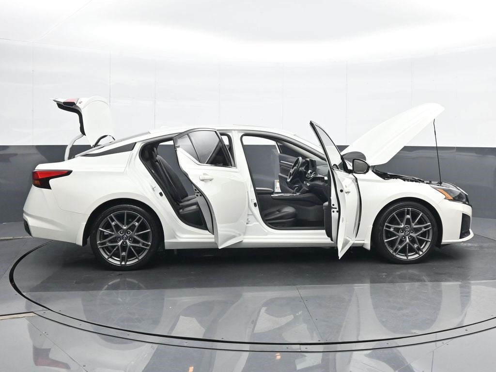 2023 Nissan Altima 2.0 SR
