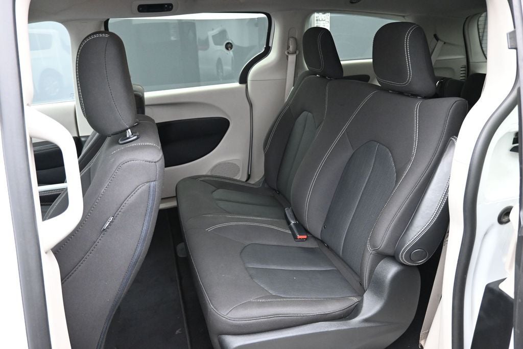 2020 Chrysler Voyager L