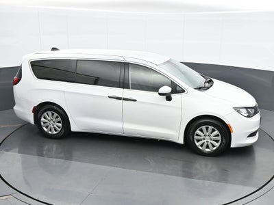 2020 Chrysler Voyager L
