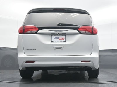 2020 Chrysler Voyager L