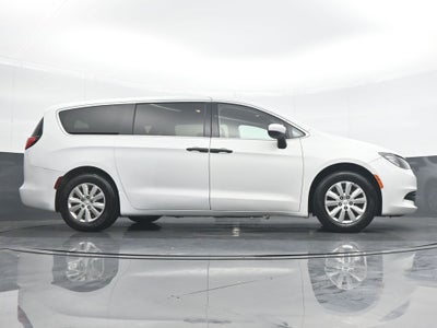 2020 Chrysler Voyager L