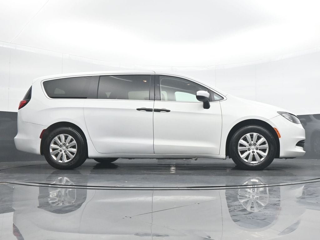 2020 Chrysler Voyager L