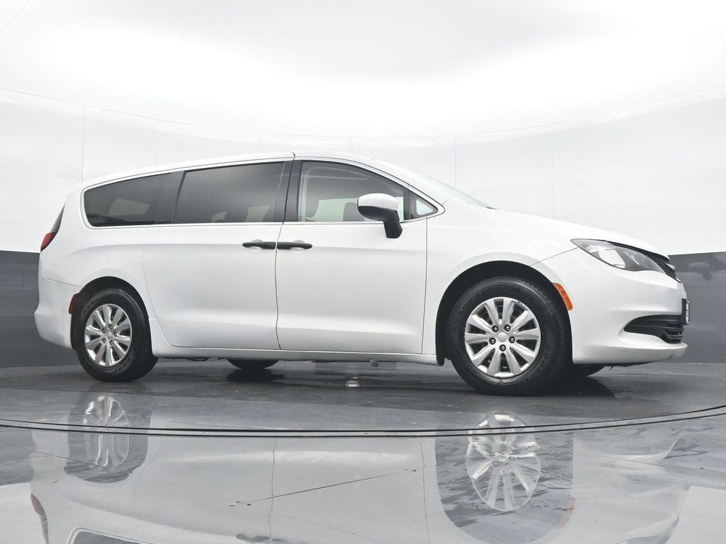 2020 Chrysler Voyager L