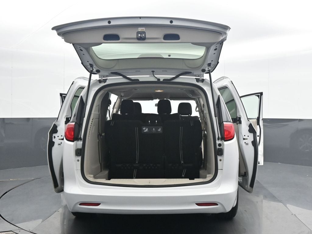 2020 Chrysler Voyager L