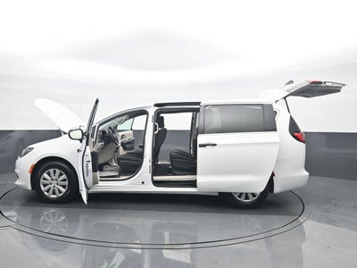 2020 Chrysler Voyager L