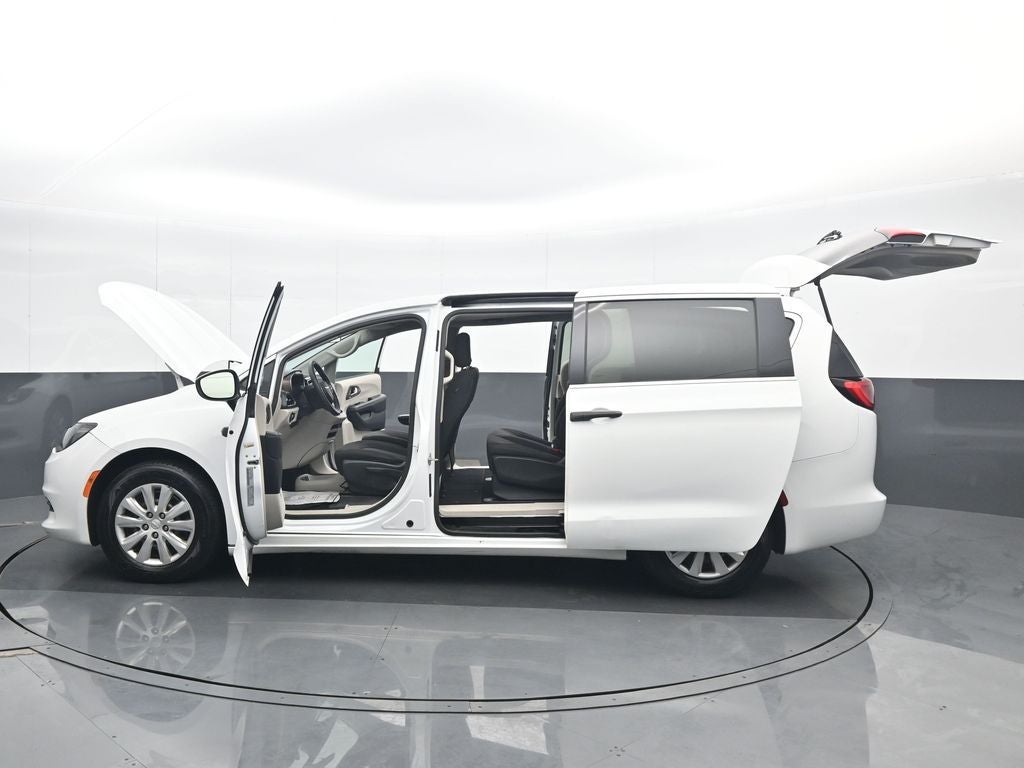2020 Chrysler Voyager L