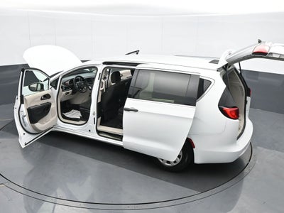 2020 Chrysler Voyager L