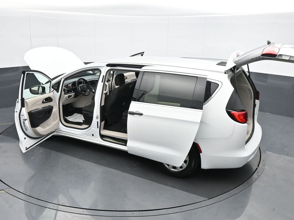 2020 Chrysler Voyager L
