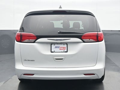 2020 Chrysler Voyager L