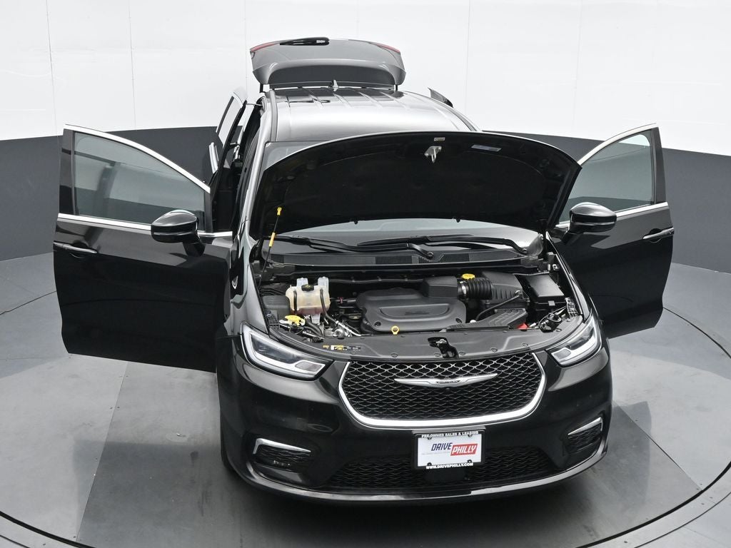 2025 Chrysler Pacifica Select