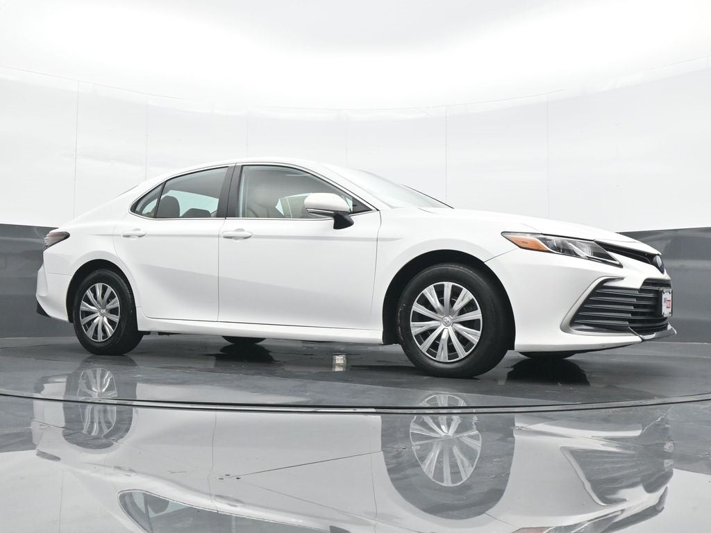 2022 Toyota Camry Hybrid LE