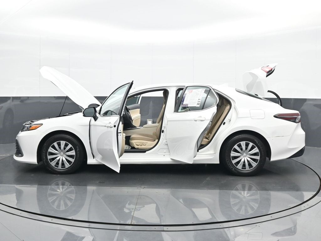 2022 Toyota Camry Hybrid LE
