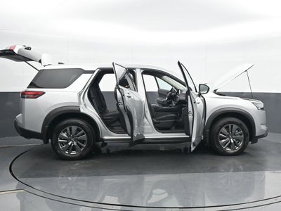2024 Nissan Pathfinder S