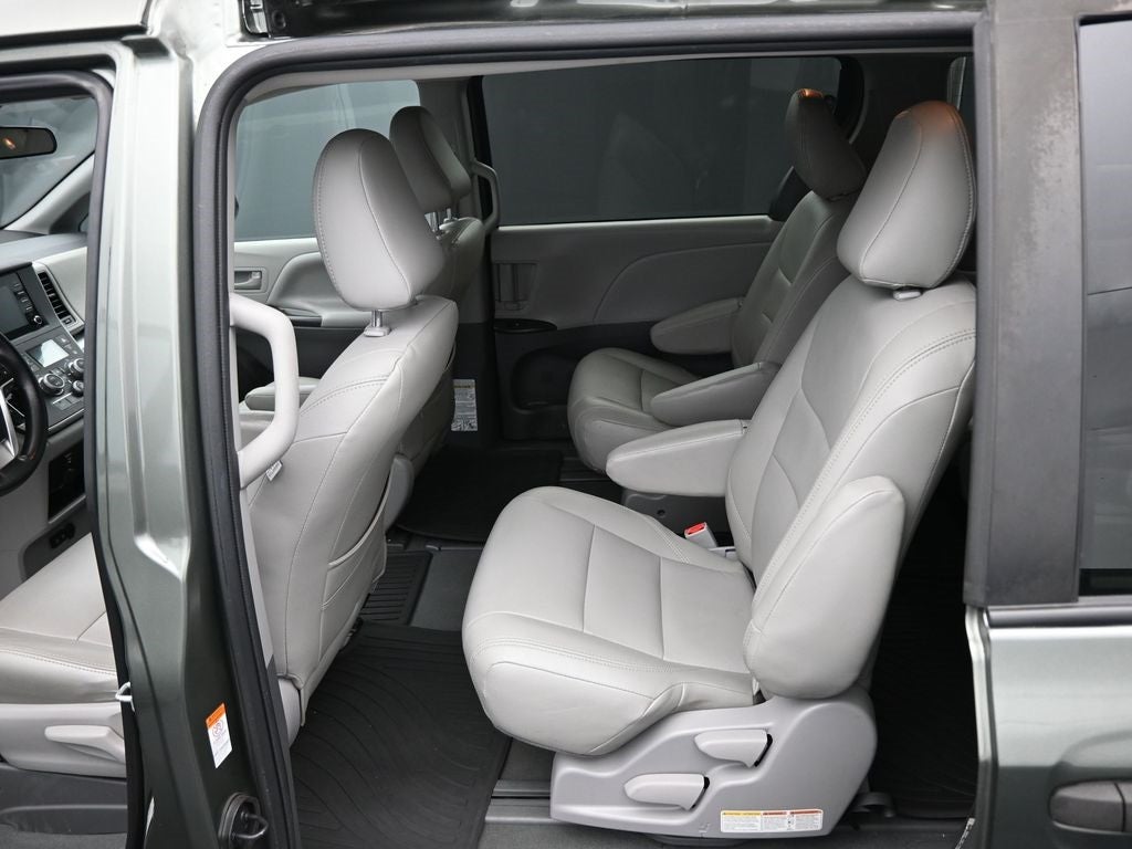 2020 Toyota Sienna L 7 Passenger
